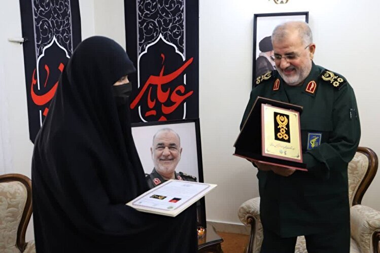  اهدای درجه سپهبدی به خانواده شهید سلامی