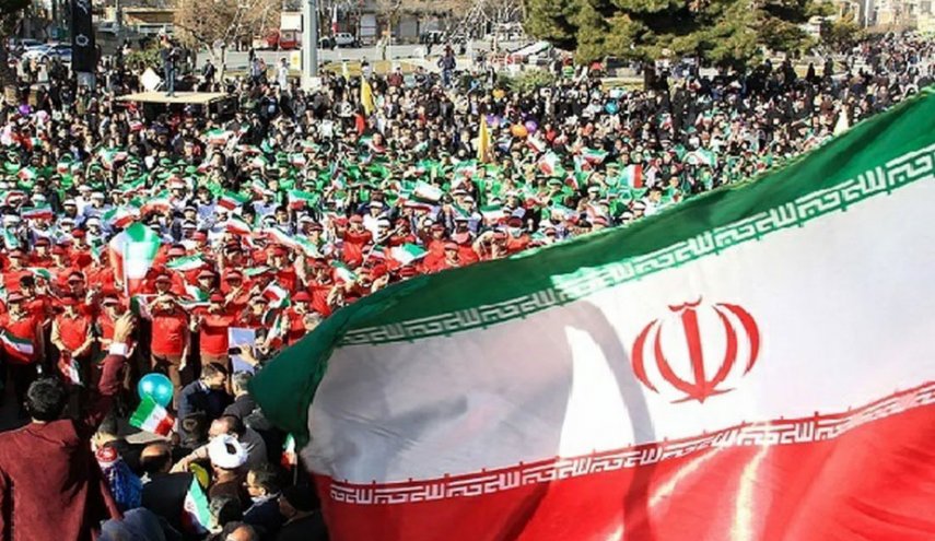 انقلاب اسلامی نظامی جدید را بر مبنای عدالت و استقلال پایه ریزی کرد