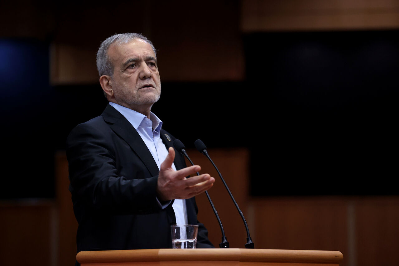 پزشکیان:مصمم به عملیاتی کردن پروژه های ارتباطی و شریان های حیاتی کشور هستیم