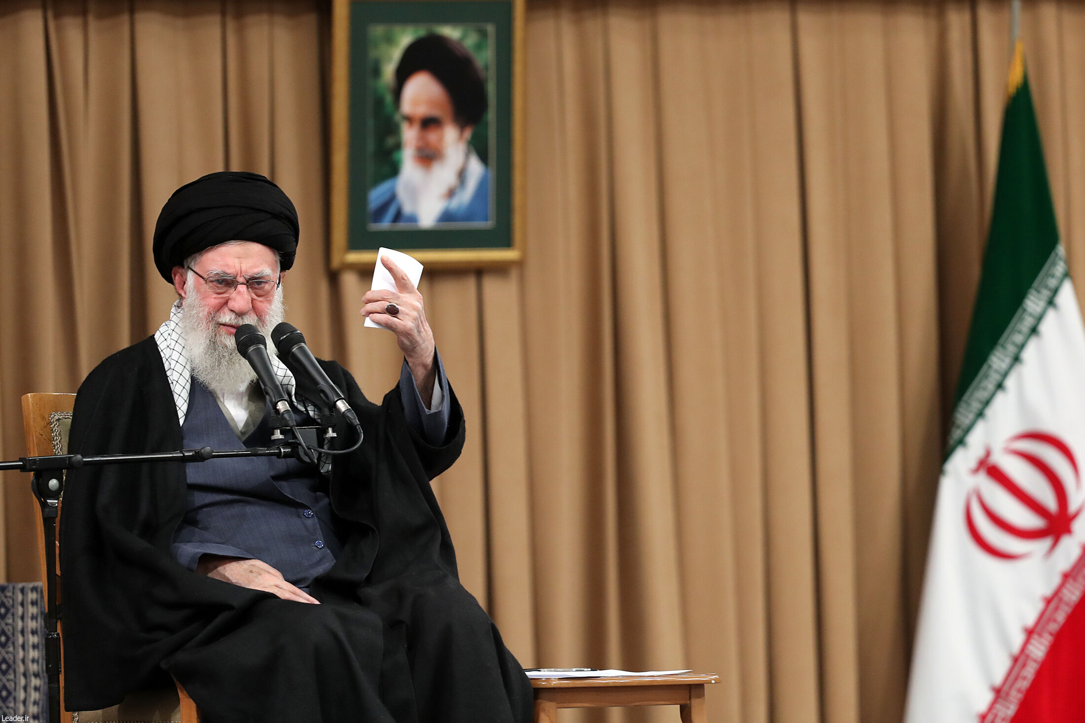 امام خامنه ای: ترامپ همچون فرعون سرنگون می‌شود | جمهوری اسلامی در مقابل افراد تخریب‌گر کوتاه نخواهد آمد