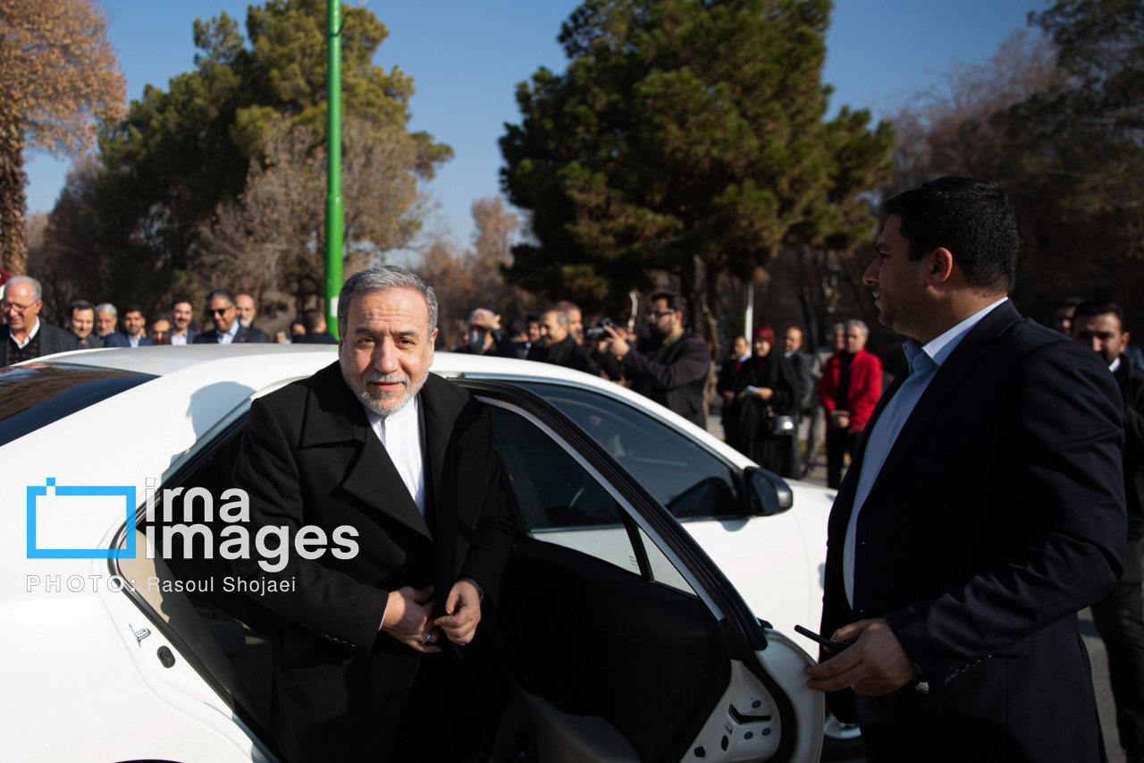 حضور وزیر امور خارجه در راهپیمایی «اتحاد مقدس ایرانیان علیه تروریسم صهیونی-آمریکایی»