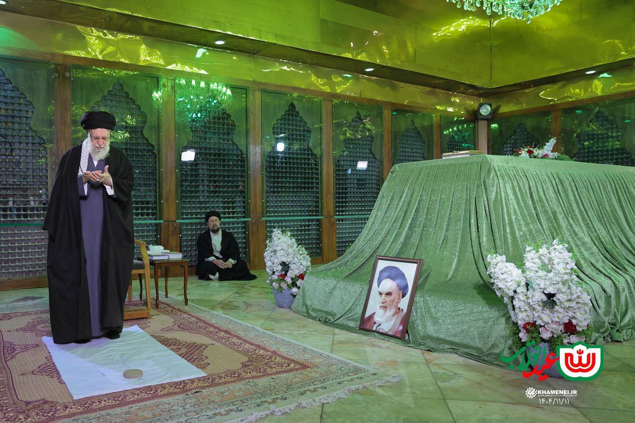 حضور رهبر انقلاب در حرم امام خمینی (ره)