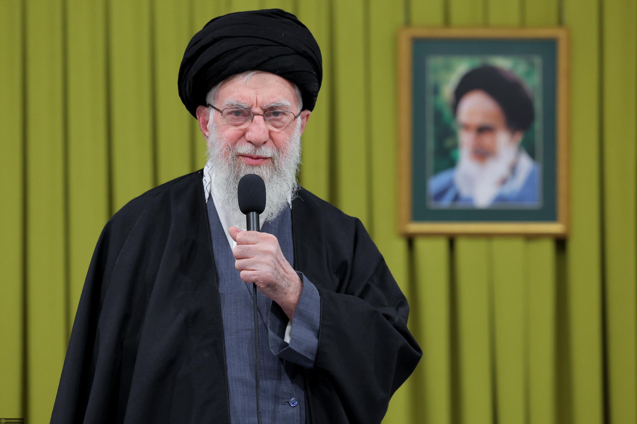 امام خامنه‌ای: ملت عزیز ایران دشمنان را مأیوس کردید