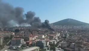  آتش‌سوزی گسترده در منطقه توزلای استانبول 