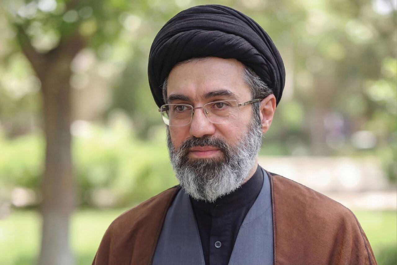 پاسخ رهبر انقلاب به نامه جمعی از فعالان مردمی حوزه جمعیت