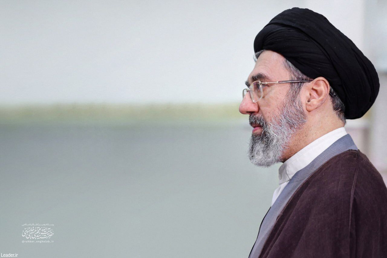 معلمان و کارگران ستون فقرات عرصه فرهنگ و اقتصاد