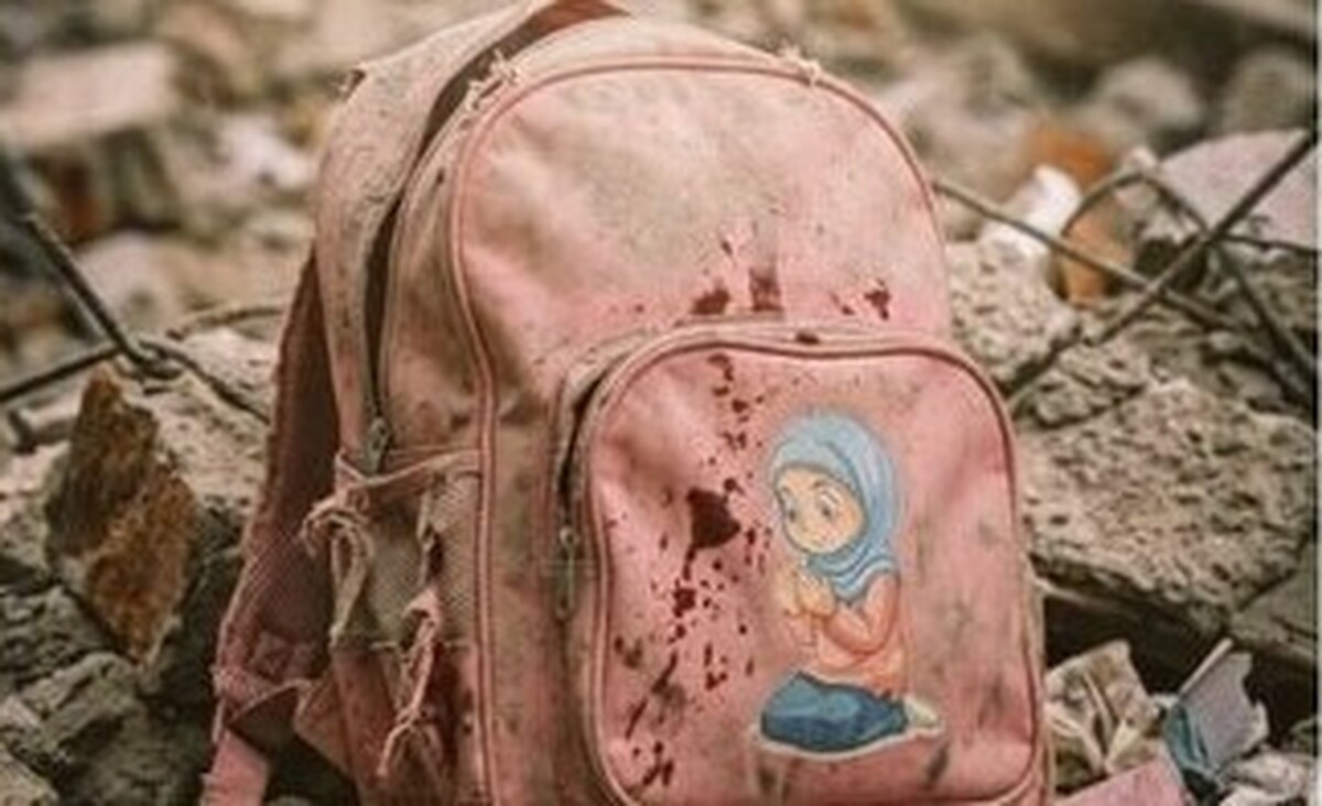  معلمان شهید مدرسه شجره طیبه میناب، تاریکی را رسوا کردند 