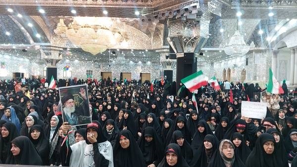 آغاز مراسم یادبود خانواده رهبر شهید