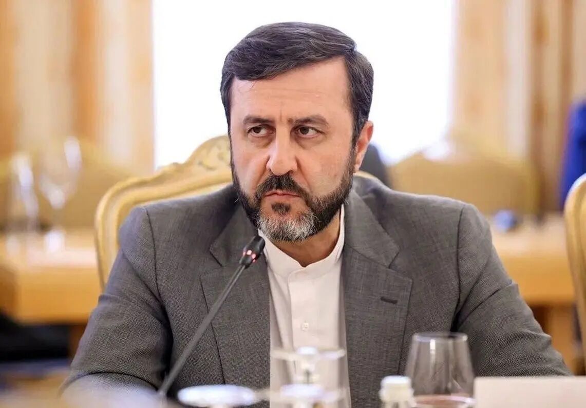  کنایه غریب آبادی به سکوت گروسی برابر تجاوز نظامی به ایران 